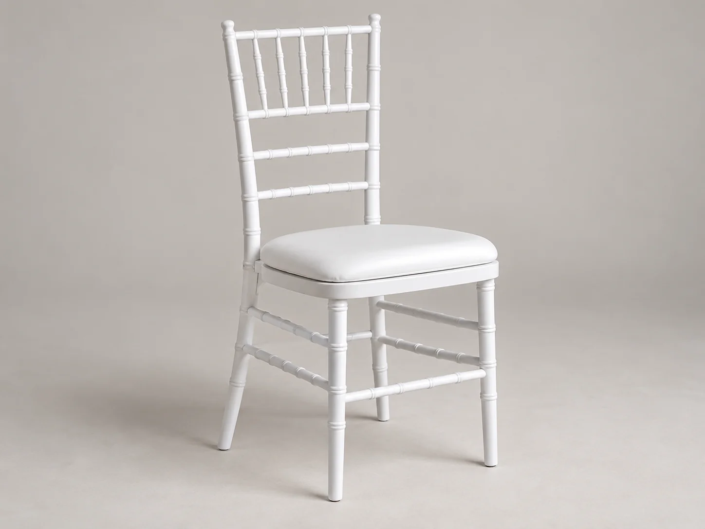 Chiavari-Stuhl Weiß auf Mallorca mieten